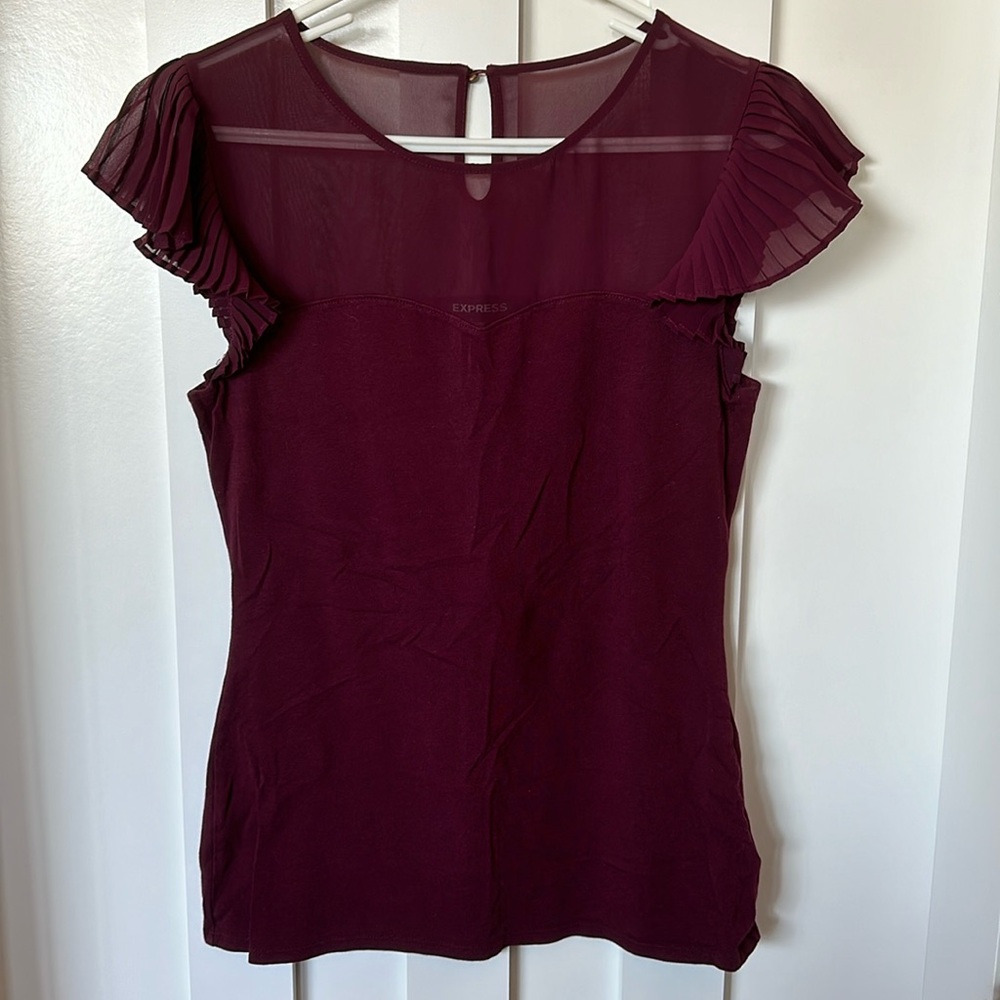 Express pleated sleeve top - Sz M